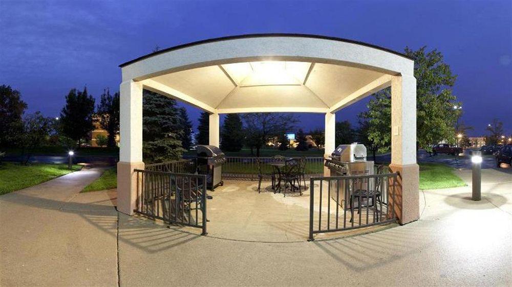 Sonesta Simply Suites Detroit Уорън Екстериор снимка