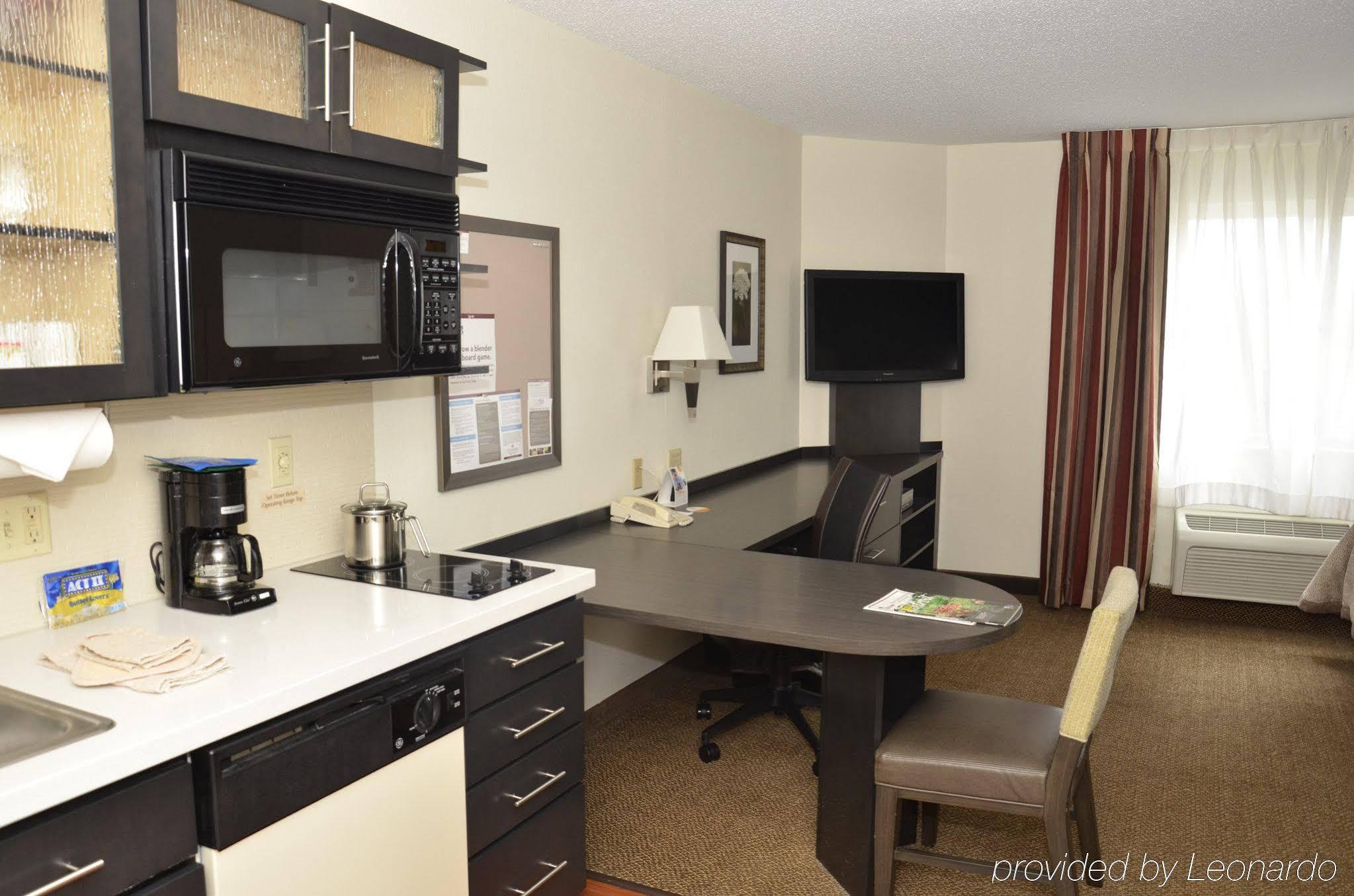 Sonesta Simply Suites Detroit Уорън Екстериор снимка