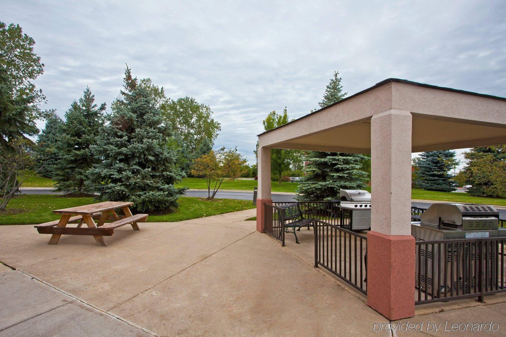 Sonesta Simply Suites Detroit Уорън Екстериор снимка