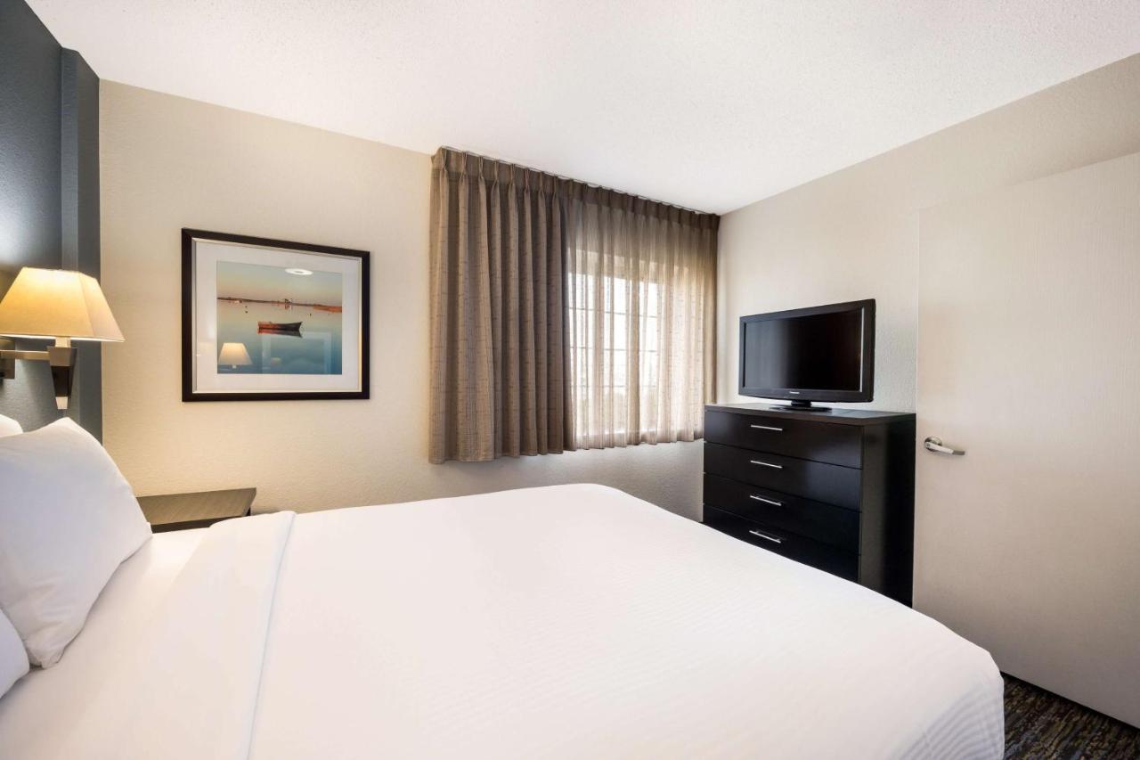 Sonesta Simply Suites Detroit Уорън Екстериор снимка