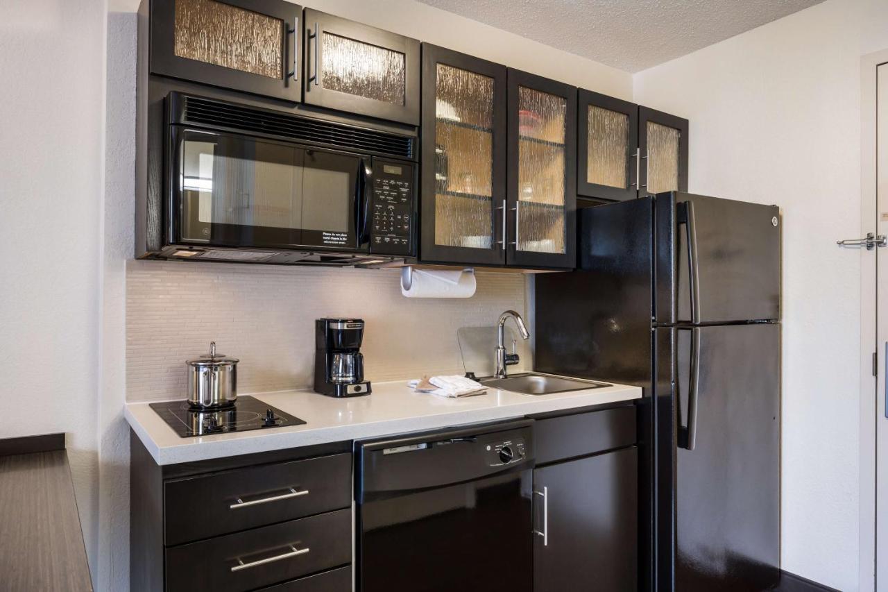 Sonesta Simply Suites Detroit Уорън Екстериор снимка