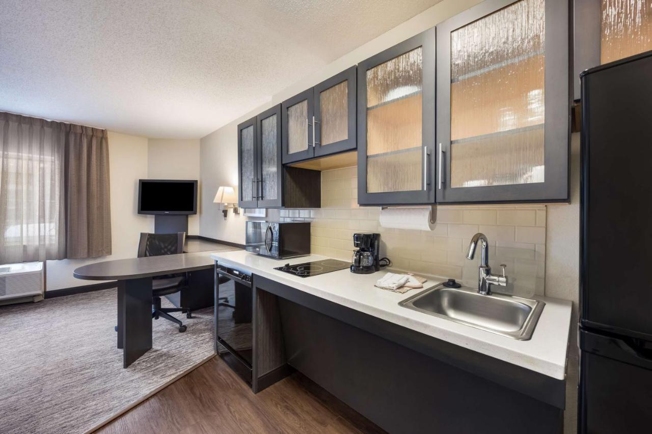 Sonesta Simply Suites Detroit Уорън Екстериор снимка