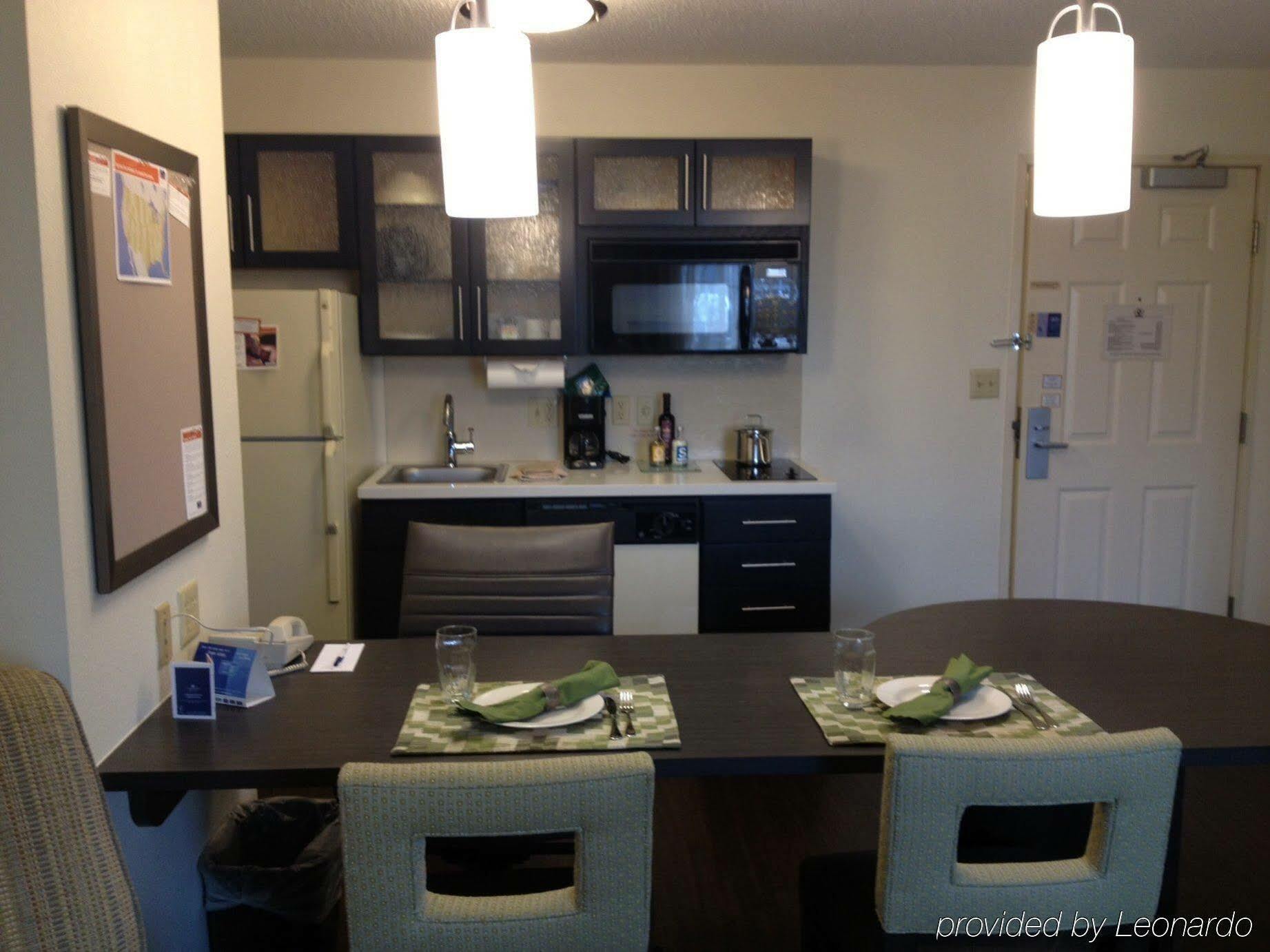 Sonesta Simply Suites Detroit Уорън Екстериор снимка