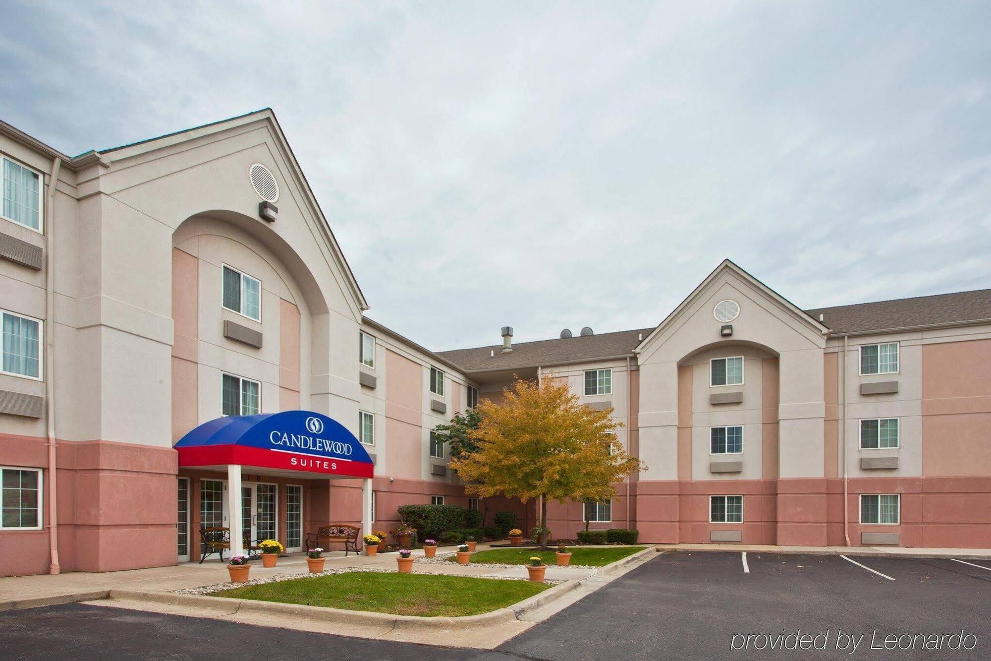 Sonesta Simply Suites Detroit Уорън Екстериор снимка